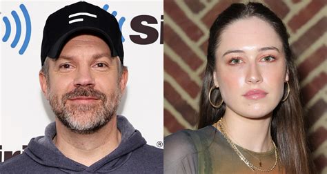 Jason Sudeikis & Actress Elsie Hewitt Spotted Getting Cozy。